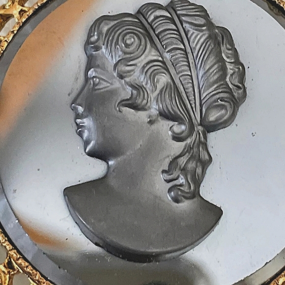 VICTORIAN STYLE VINTAGE BLACK MIRROR GLASS CAMEO BROOCH GOLD TONE FRAME - Picture 3 of 5